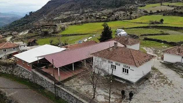 (ÖZEL) Zeki Müren'in hatırası bu binada yaşıyor