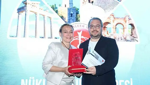 PAÜ Hastanesine en iyi poster bildirisi ödülü