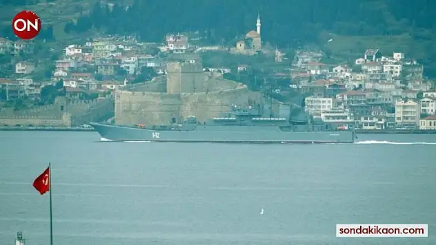 Rus savaş gemisi 'Novocherkassk' Çanakkale Boğazı'ndan geçti