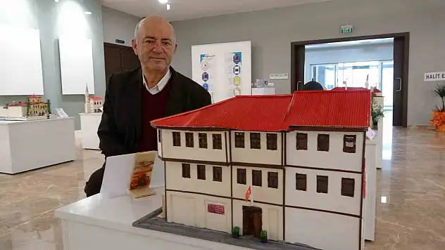 Sanatçı İbrahim Güneş'ten Kütahya'nın tarihi mekanlarını tanıtan maket sergisi