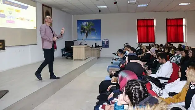 Şaphane MYO'da 'Eğitimde Motivasyon ve Stres Yönetimi' konulu seminer