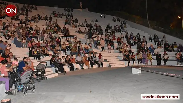 Şehzadeler'de 'Açık hava sinema günleri' devam ediyor