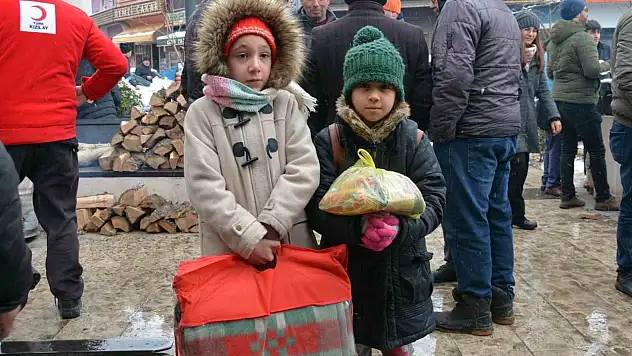 Sındırgı'dan deprem bölgesine yardım seferberliği devam ediyor