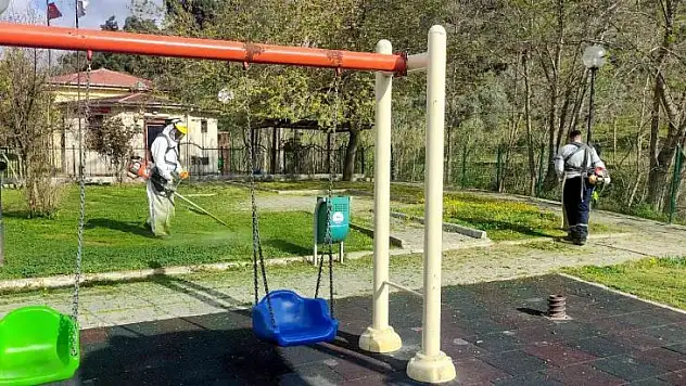 Söke Belediyesi'nden yaz öncesi park ve yeşil alanlarda bakım