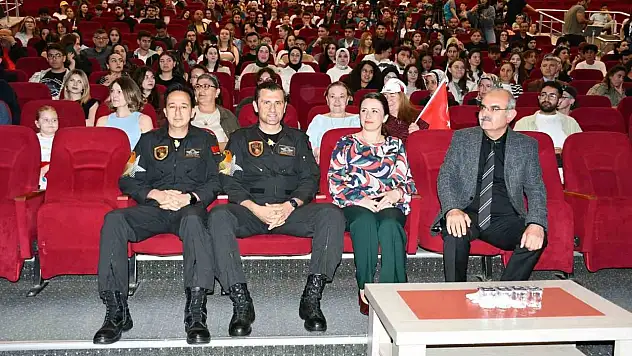 SOLOTÜRK Pilotu Bakıcı: 'Ay yıldızlı bayrağımız dalgalandıkça bizlerin maneviyatı arşa çıkıyor. Bu gururu inanılmaz şekilde yaşıyoruz'