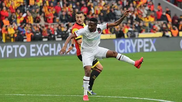 Spor Toto Süper Lig: Göztepe: 0 - Fatih Karagümrük: 0 (İlk yarı)