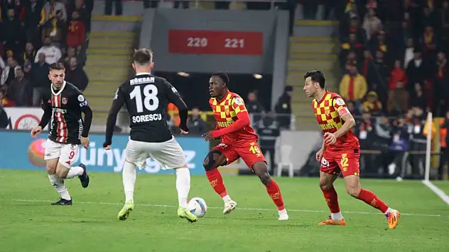 Trendyol Süper Lig: Göztepe: 0 - Gaziantep FK: 0 (İlk yarı)