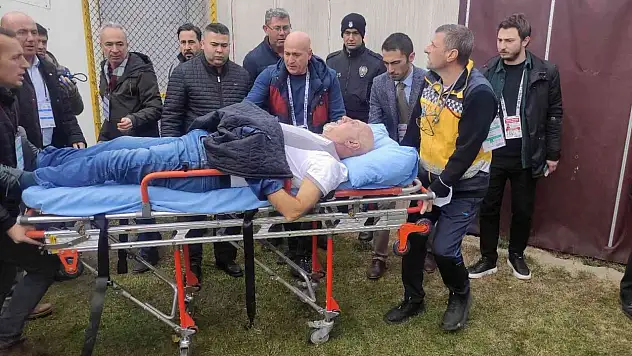 Tribünde kalp krizi geçiren Bandırmasporlu taraftar hastanede yaşamını yitirdi.