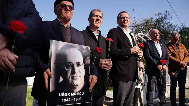 Uğur Mumcu Ayvalık'taki evinin önünde anıldı