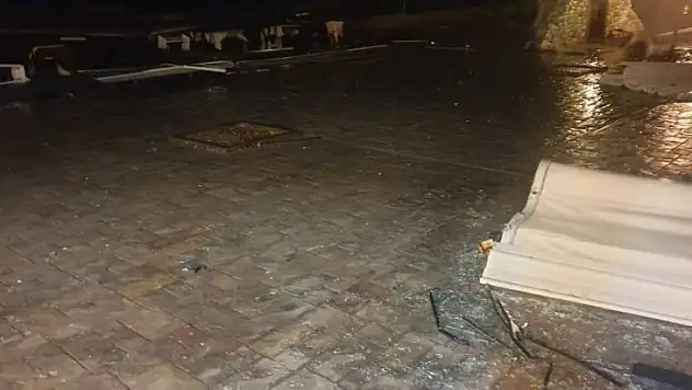 Urla dolu felaketinden sonra fırtına ile boğuşuyor