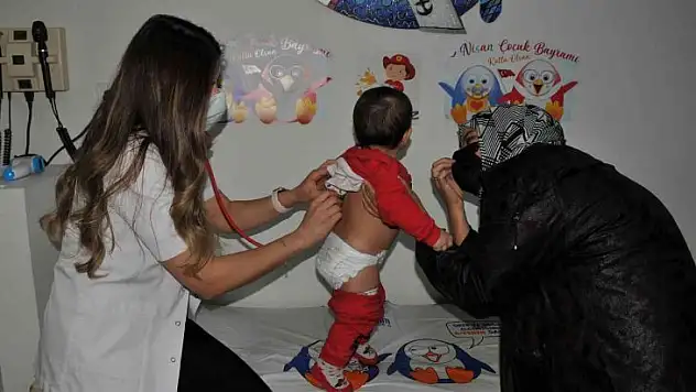 Uzman hekimler tedavi gören çocuklar için buluştu