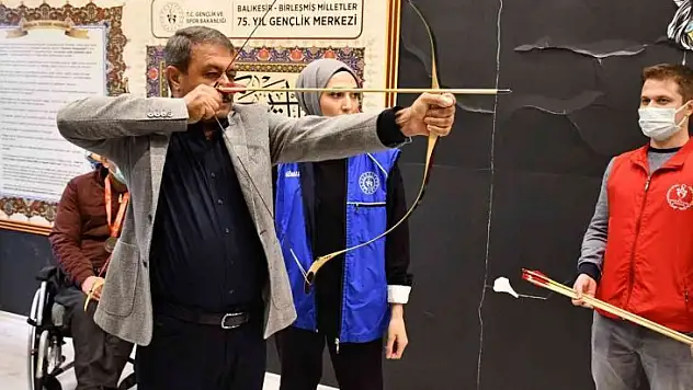 Vali Hasan Şıldak Gençlik Merkezini ziyaret etti