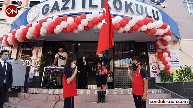 Vali Karadeniz İlköğretim Haftası programına katıldı