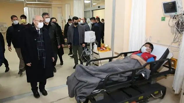 Vali Köşger'den hortum felaketinin ardından yaralılara ziyaret
