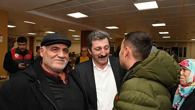 Vali Tavlı depremzedeler ile iftarda bir araya geldi