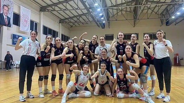 Voleybolda Ayvalık Bahçeşehir Koleji 1. Lig'in kapısını araladı
