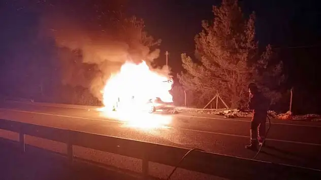 Yanan araç kullanılmaz hale geldi