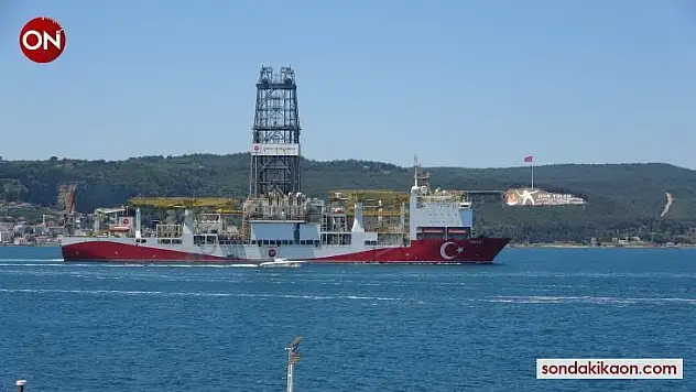 Yavuz sondaj gemisi Çanakkale Boğazı'ndan geçti
