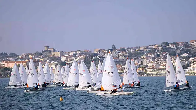 Yelken'de ILCA 1. ayak yarışları ve milli takım seçmeleri Ayvalık'ta tüm hızıyla devam ediyor