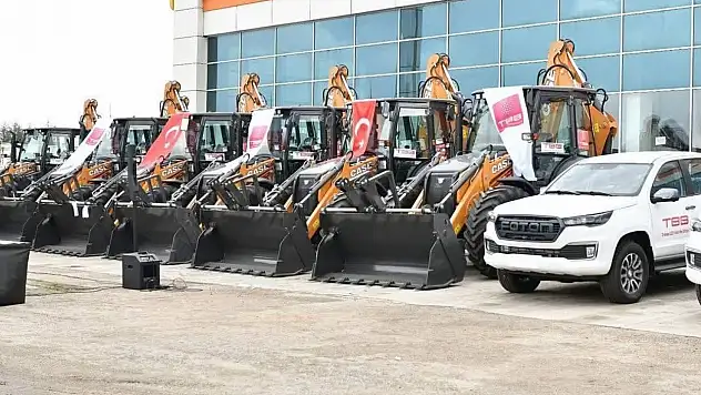 Yeni iş makinesi Sultanhisar Belediyesi'ne teslim edildi