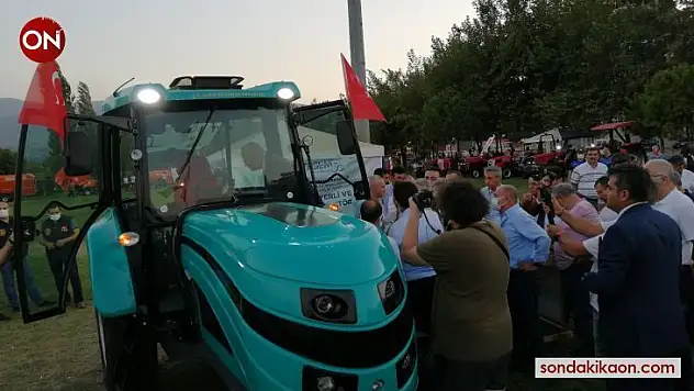 Yerli ve milli elektrikli traktör Manisa'da görücüye çıktı