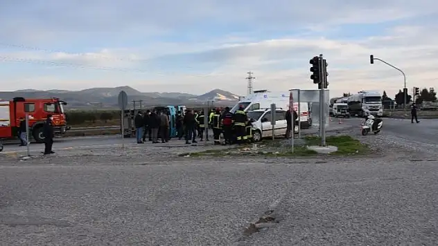 Yolcu minibüsü ile otomobil çarpıştı: 7 yaralı