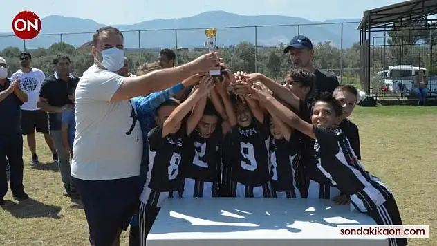 Yunusemre'de Zafer Bayramı Futbol Turnuvası düzenlendi