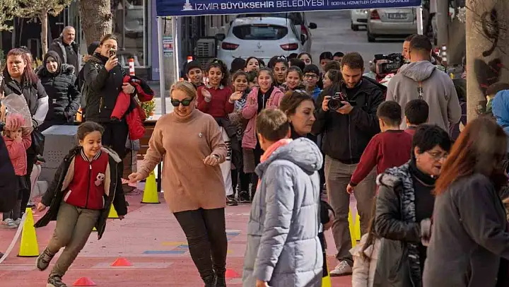 'Güzel İzmir' neşeli çocuklar