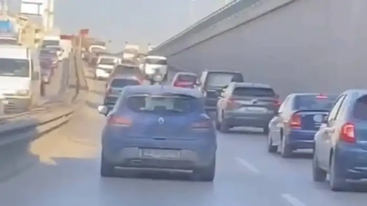 'Kaza geliyorum' dedi, önce şeritten çıktı, sonra kaza yaptı