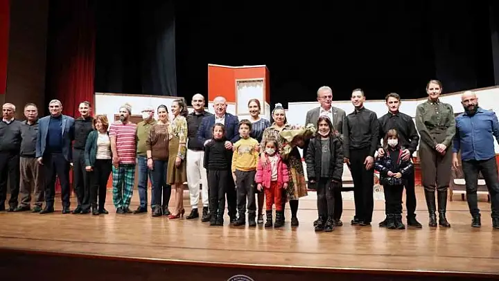 'Papaz Kaçtı' izleyicisini kahkahaya boğdu
