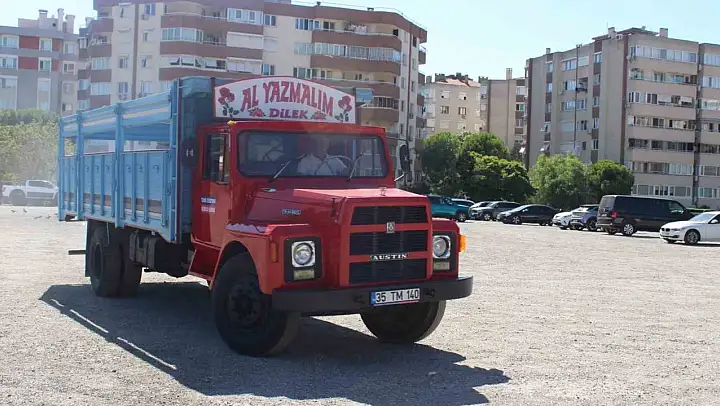 'Selvi Boylum Al Yazmalım' aracının ikizi İzmir'de