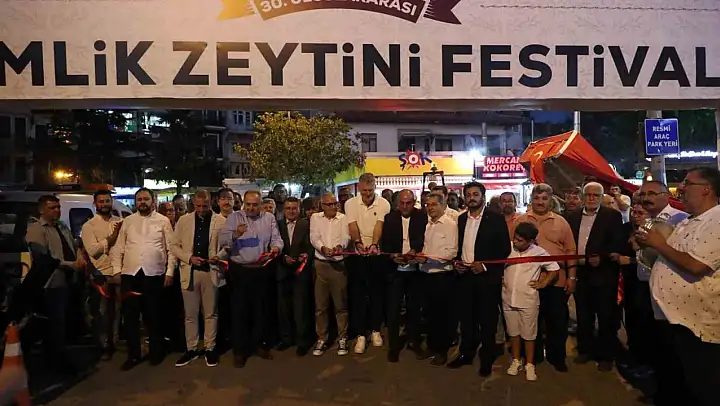30. Uluslararası Gemlik Zeytini Festivali renkli görüntülerle başladı