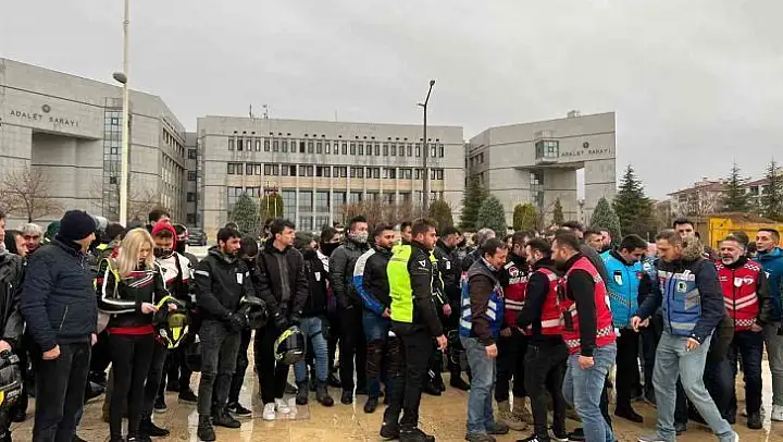 300 motorcu cinayet gibi kazada ölen kurye için Denizli'de buluştu