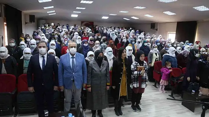 8 Mart'ta İslam'da kadının yeri ve önemi vurgulandı