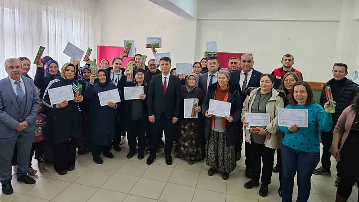 Acıpayamlı kadınlara meyve ağacı budama eğitimi verildi