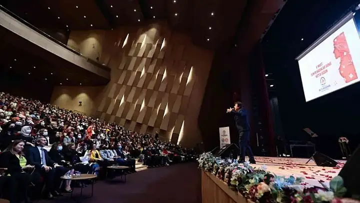 Ahmet Selçuk İlkan ile kadınlar unutulmaz bir gün yaşadı