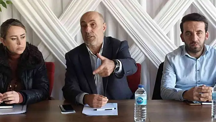 AK Parti İlçe Başkan Yardımcısı Murat Tuna, 'Laf siyaseti yapıyorlar'