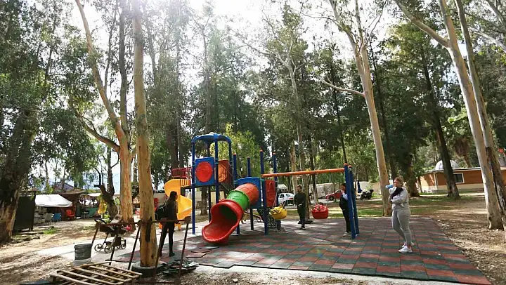 Akyaka'da depremzede çocuklar için oyun parkı
