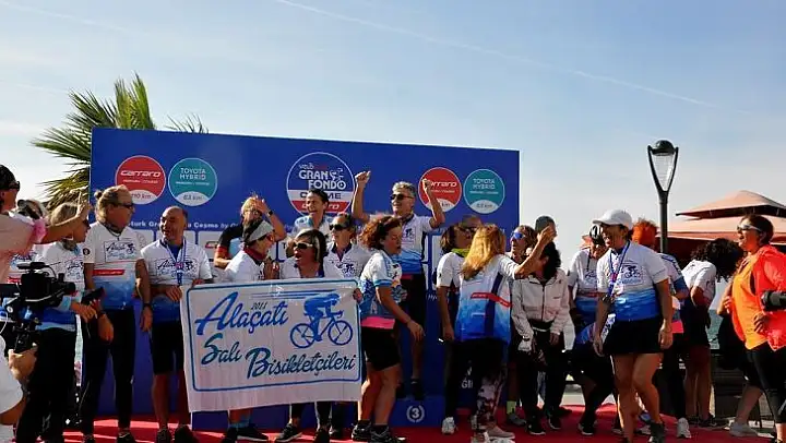 Alaçatı Salı Bisikletçileri Grubu'ndan Veloturk Çeşme'de büyük başarı