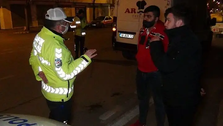 Alkolden ehliyetine el konulan sürücü polise yakalandı