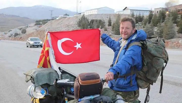 Almanya'dan bisikletle Hiroşima'ya uzanan hayat hikayesi
