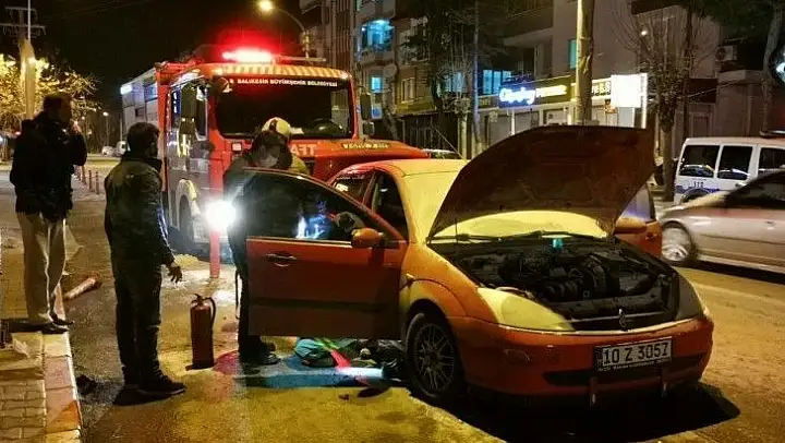 Araç yangını büyük panik oluşturdu