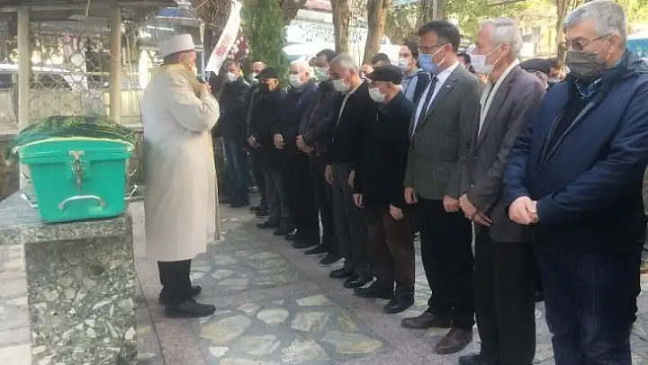 Aracında kalp krizi geçirip hayatını kaybetti