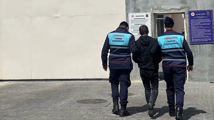 Aranan şahıs jandarmadan kaçamadı
