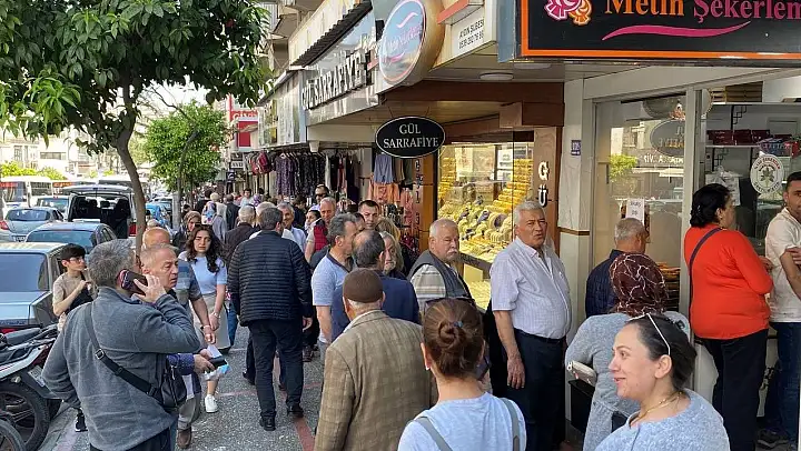 Aydın'da bayram manzarası değişmedi tatlıcılarda kuyruk oluştu
