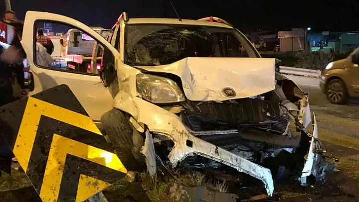 Aydın'da hafif ticari araç ile otomobil çarpıştı: 5 yaralı
