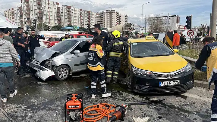 Aydın'da taksi ile otomobil çarpıştı: 2 yaralı
