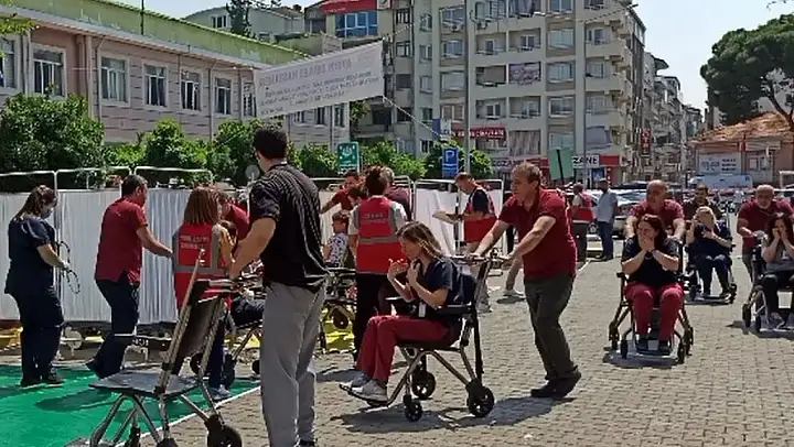 Aydın Devlet Hastanesi'nde yangın ve deprem tatbikatı yapıldı
