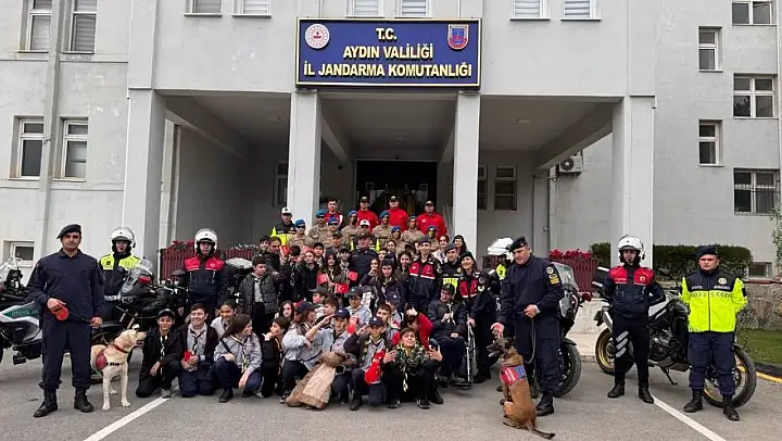 Aydın jandarması minik öğrencileri ağırladı
