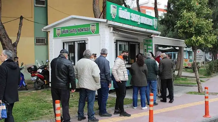 Aydınlı vatandaşlar, TMO ürün satış noktalarına akın etti